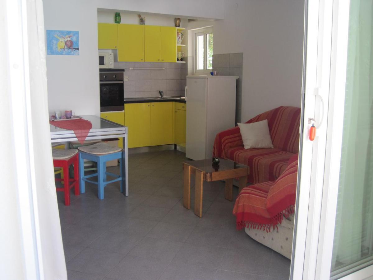 Apartments By The Sea Maslinica, Solta - 14748 Bagian luar foto